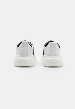 MOSCHINO TEDDY SOLE MAXI LOGO PRINT UNISEX - Trainers - White/black -MOSCHINO SHOP e311003543444e3485395fee7d17c57e