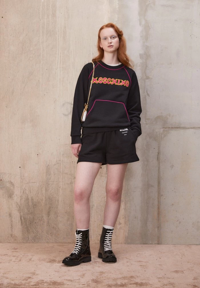 MOSCHINO EMBROIDERED SEASONAL - Sweatshirt - Black 1 MOSCHINO EMBROIDERED SEASONAL - Sweatshirt - Black
