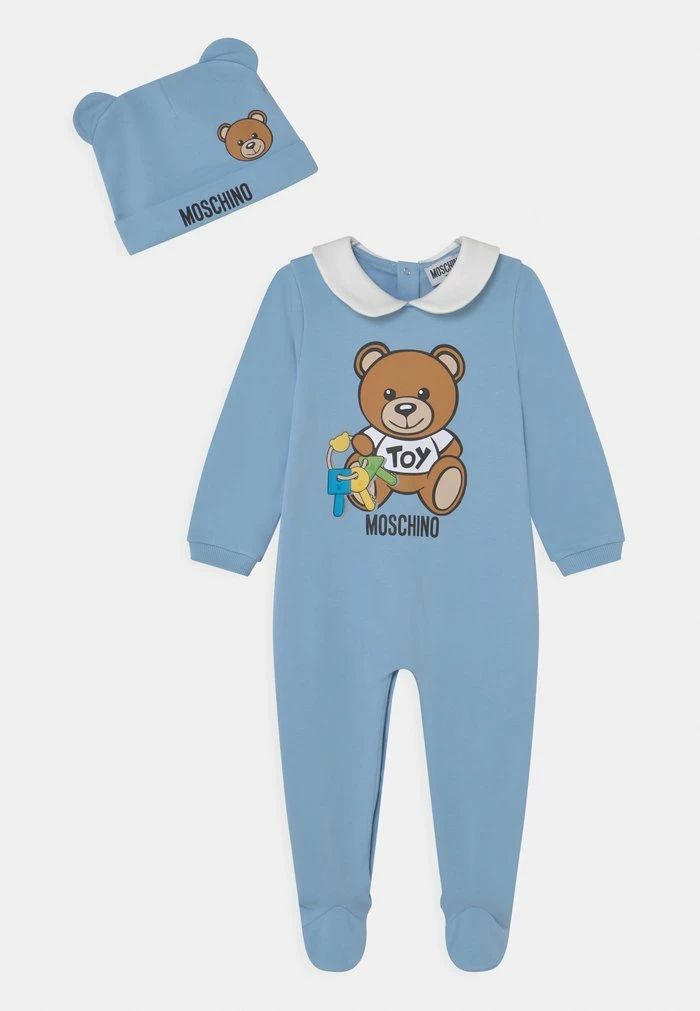 MOSCHINO BABYGROW HAT GIFTSET UNISEX - Sleep Suit - Blue 1 MOSCHINO BABYGROW HAT GIFTSET UNISEX - Sleep Suit - Blue