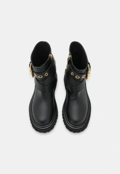 MOSCHINO Classic Ankle Boots - Nero -MOSCHINO SHOP f8acce9528ea4418ac3e82858f688ba7