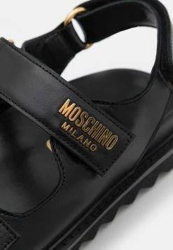 MOSCHINO Sandals - Nero -MOSCHINO SHOP fa9bbf8b702f4e3cb37158ff1ee44c2f